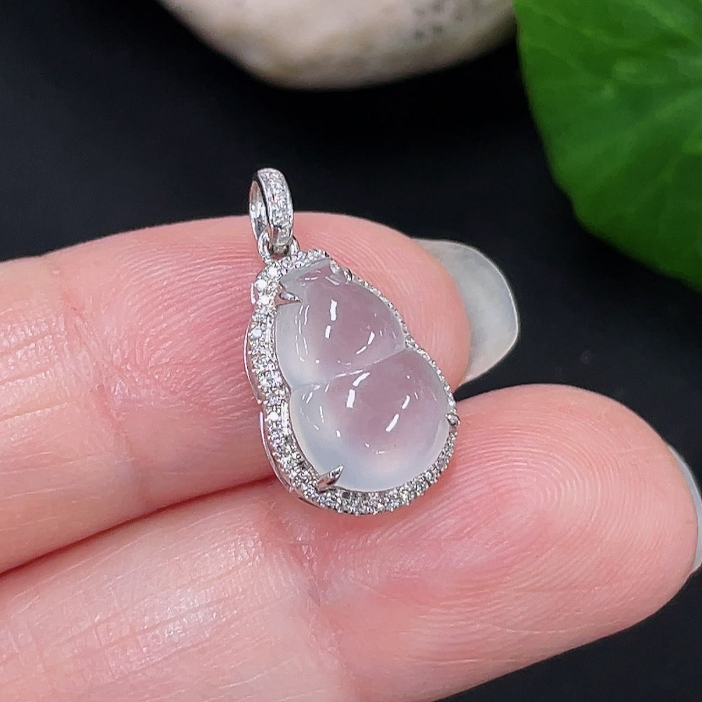 Jadeite gourd inlaid pendant 18K gold total weight about 1.2g (with diamond accents)