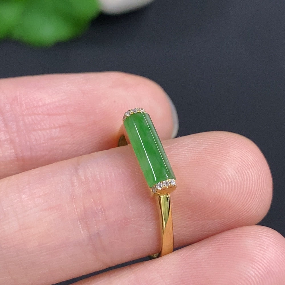 Jadeite inlaid ring 18K gold with diamond accents