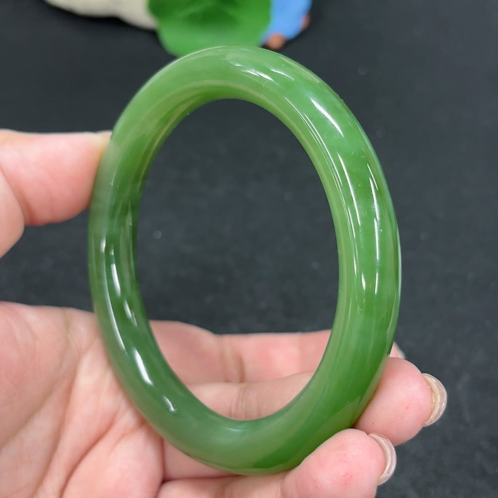 HKHQ Hetian Jade round bangle, size 60, 53.1g, showcasing smooth polished surface and rich green color.