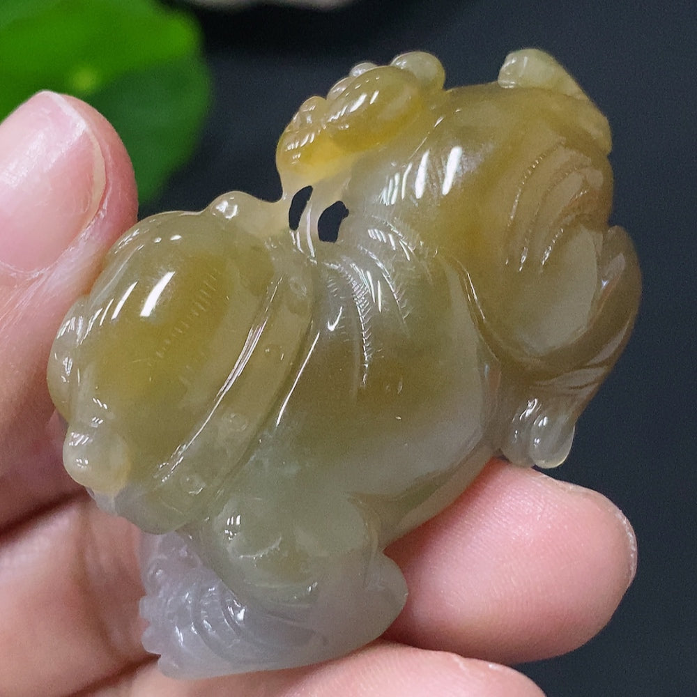 Jadeite Pendant for Prosperity . Color Origin Undetermined | Huiliu Certified