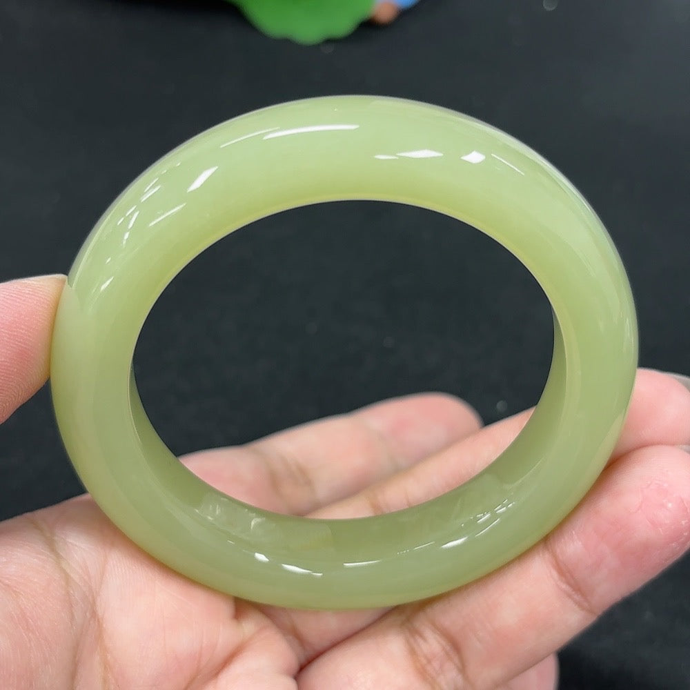 HKHQ Hetian Jade round bracelet, size 53.1 with a total weight of 62g, showcasing smooth, polished jade beads.