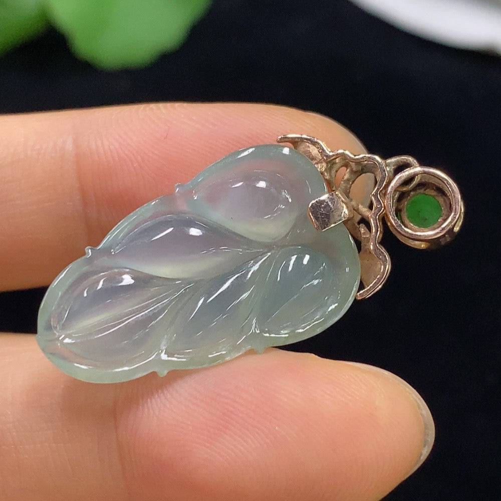 Huiliu Jadeite leaf pendant with AU50% non-diamond accents, showcasing green jade leaf design on a jewelry chain.