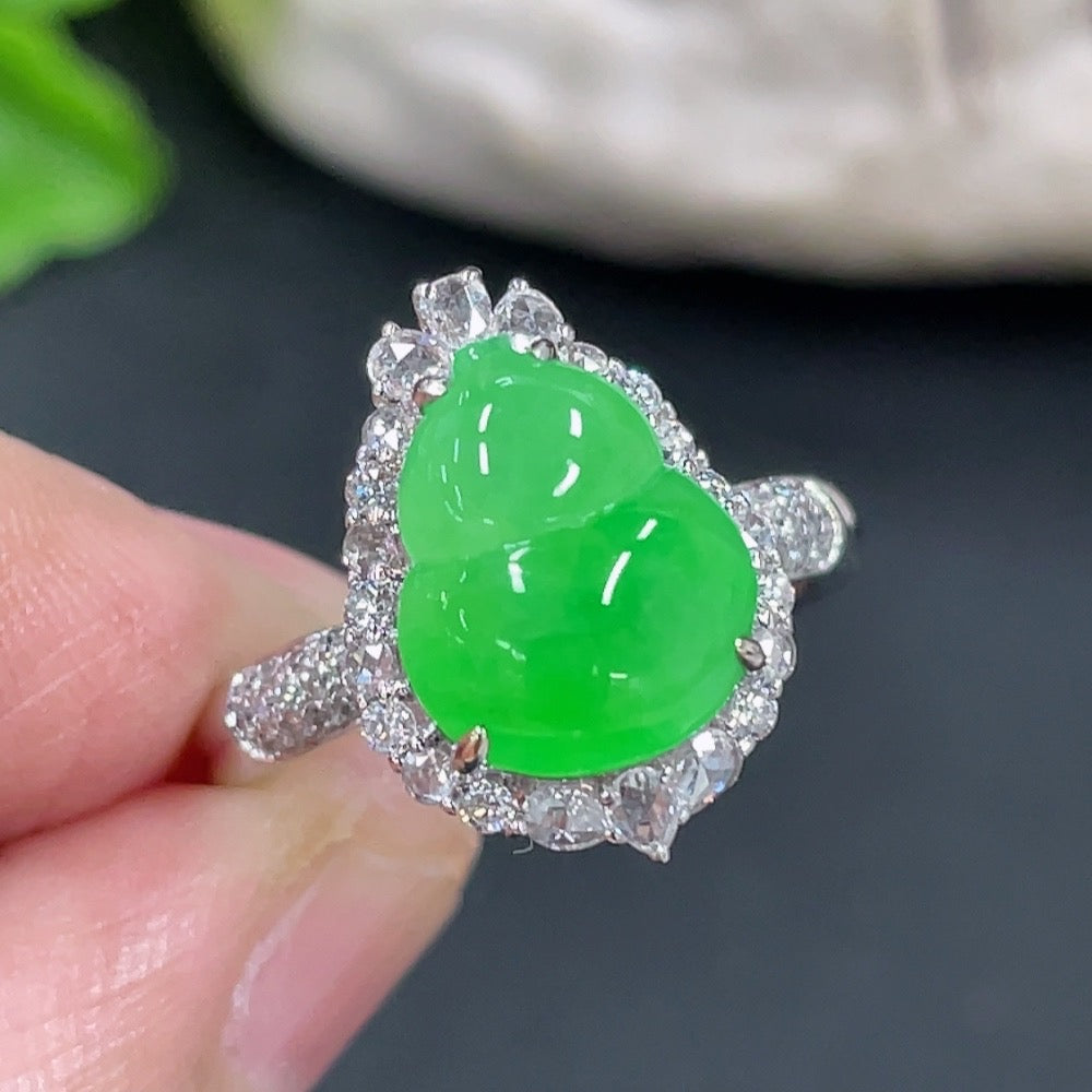 Jadeite gourd inlaid ring with 18K gold setting and diamond accents, crafted by HKHQ.