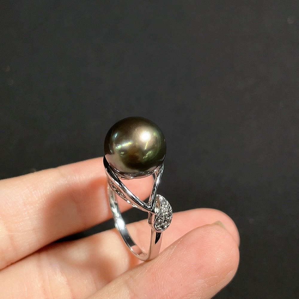Seawater pearl ring with diamond accents in 18k gold, featuring a 10.8mm pearl and size 16 design from HKHQ.