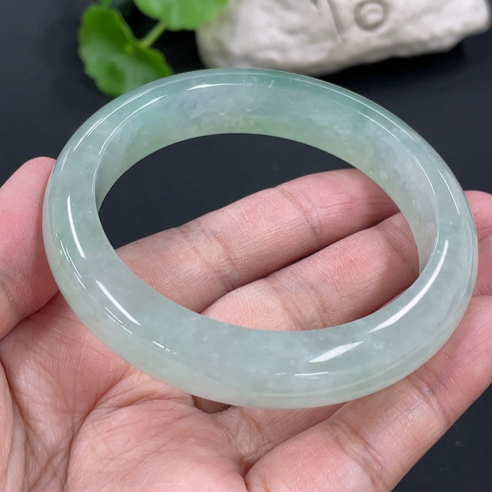 Jadeite round bracelet size 56.5mm total weight approx. 61.61g
