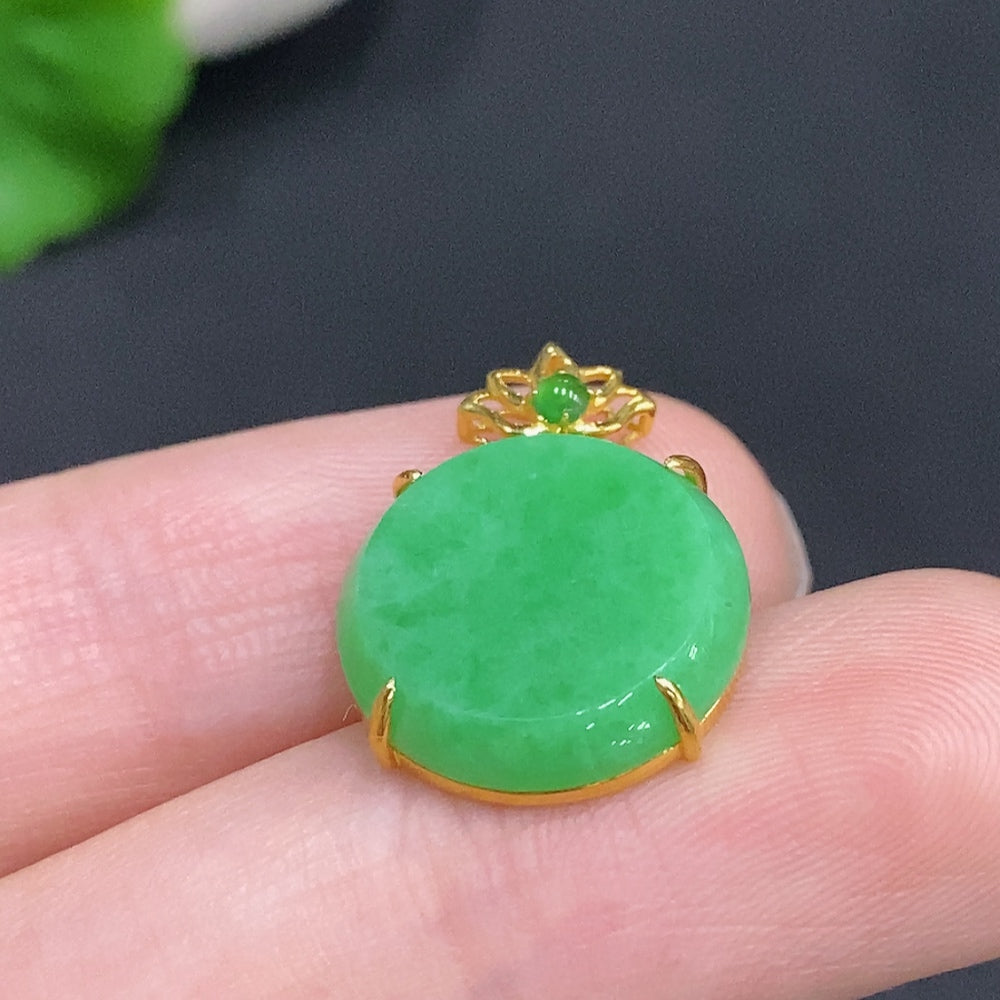Jadeite Plain Pendant Necklace in 18K Gold, Total Weight Approx. 1.7g