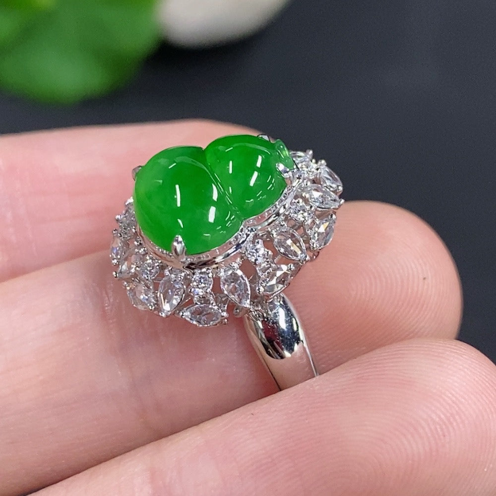 HKHQ Jadeite gourd inlay ring with 18K gold and diamond accents, showcasing intricate design and luxurious craftsmanship.