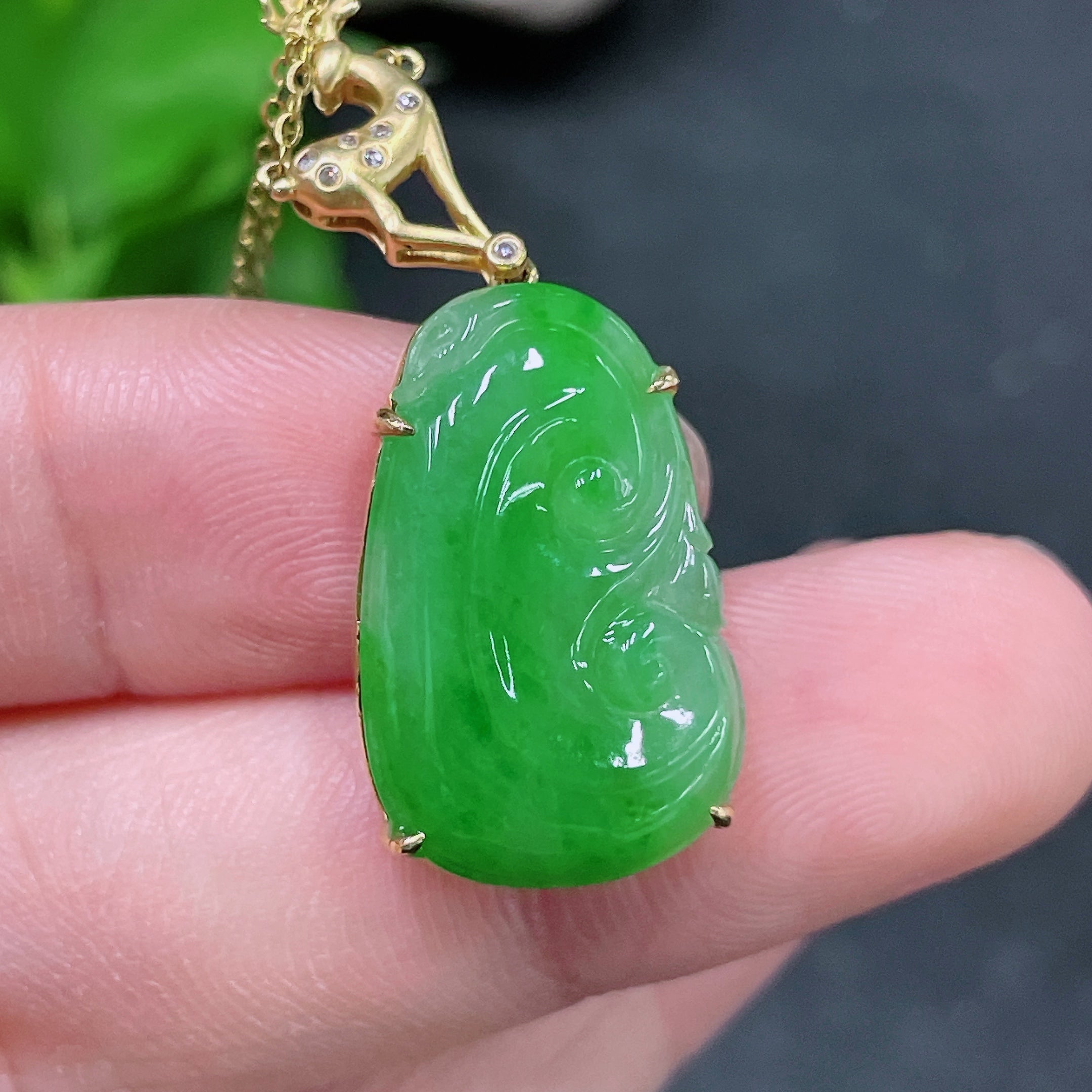 Jadeite Inlaid with 18K Gold and Diamonds, Total Weight Including Chain Approx. 4.81g