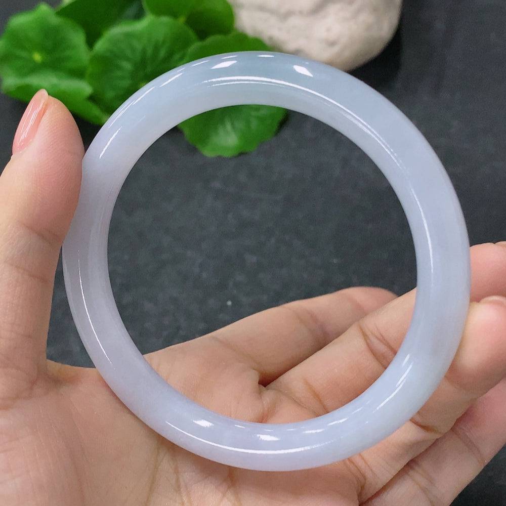 HUILIU HQ jadeite round bangle, 55.5mm size, smooth surface, natural green color, weighs approximately 32.4g.