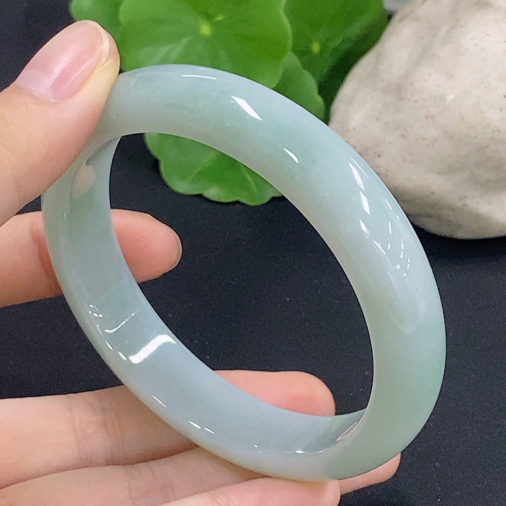 HKHQ jadeite round bangle, size 58.9, crafted from smooth green jadeite with a total weight of 56.8g, displayed on a white background.