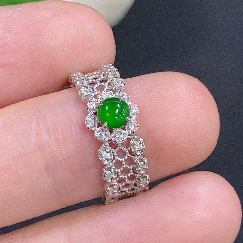 Jadeite Cabochon Ring with 18k Gold, Total Weight Approx. 2.7g, Size 13, Accented with Diamonds