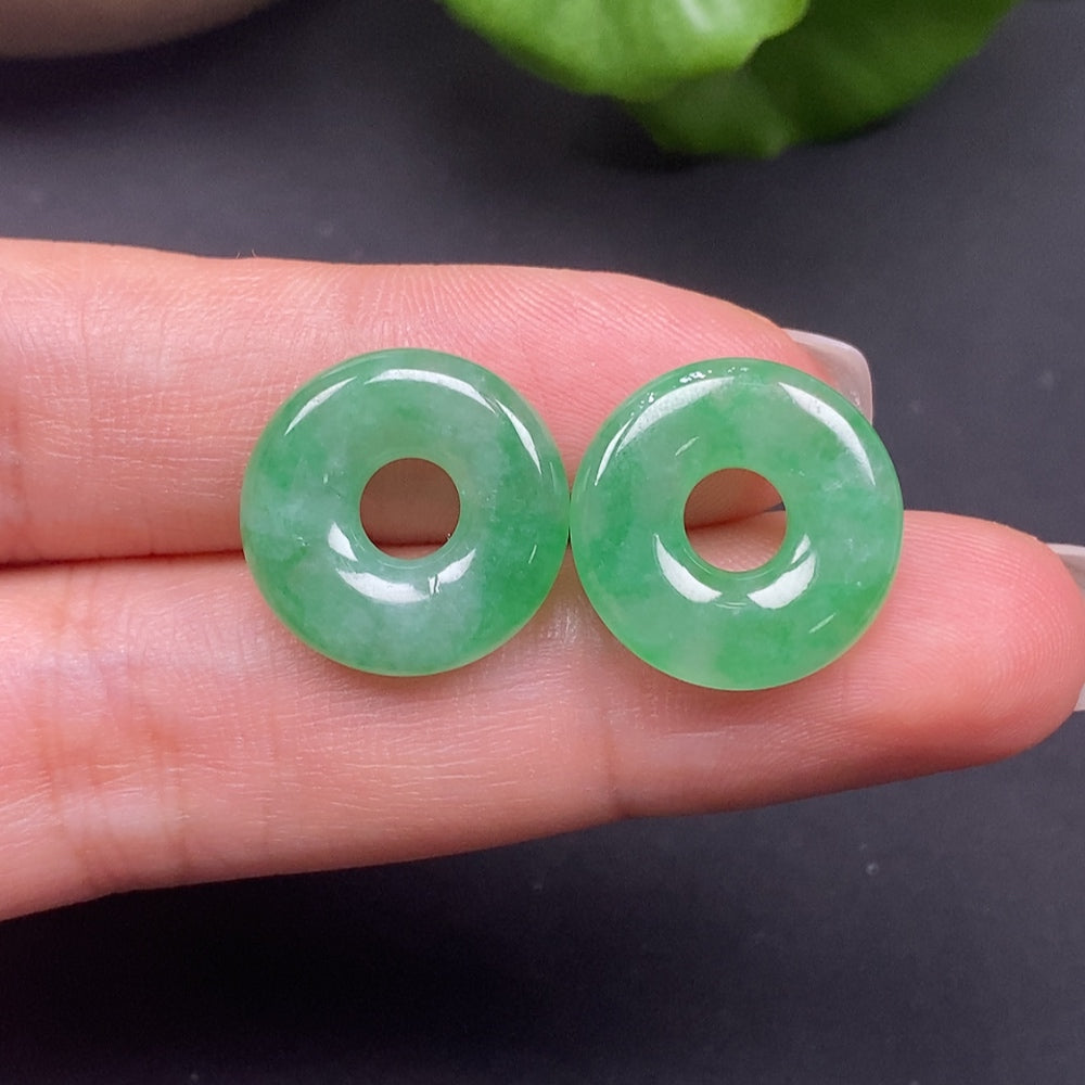 Jadeite pendant and safety buckle set by HKHQ, featuring a 4g jade jadeite pendant with intricate design and secure safety buckle.