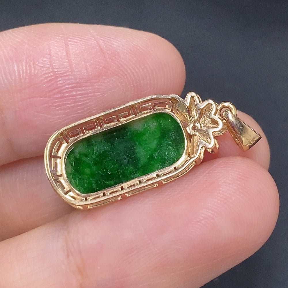 Jadeite inlaid pendant 18K gold total weight approx. 1.6g (with diamond accents)