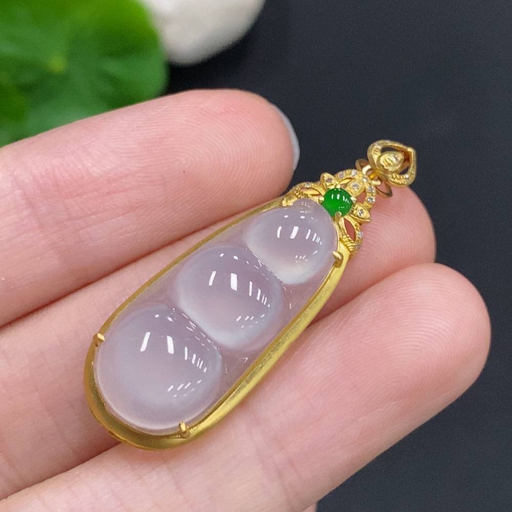 Jadeite bean inlay pendant with diamond accents, crafted in jade with 18k gold, weighing approximately 3.6g, by HUILIU HQ.