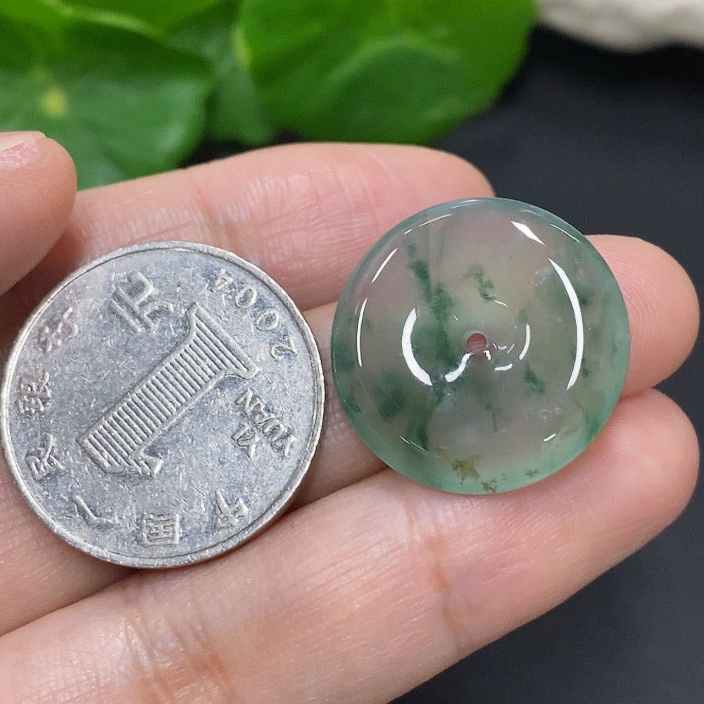 Jadeite Peace Knot, total weight approx. 4.2g