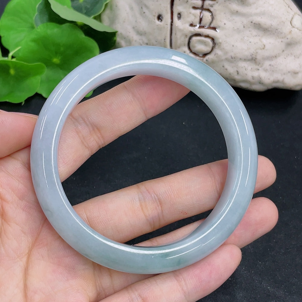 HKHQ jadeite round bracelet weighing 63.2g and size 58.3mm, featuring smooth, polished jade stones in a stylish jewelry design.