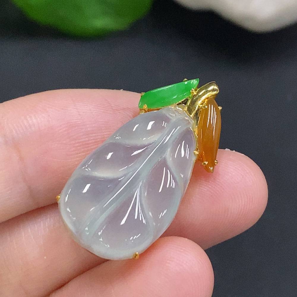 Jadeite leaf inlaid pendant with 18K gold setting, crafted by HUILIU HQ, weighing approximately 3.6 grams.