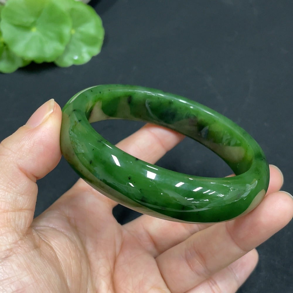HUILIU HQ Hetian Jade Jasper round bracelet with 59.1mm size, featuring smooth polished beads and natural jade color.