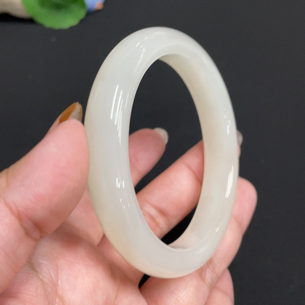 Hetian Jade round bracelet by HUILIU HQ, size 58 with a total weight of 54.3g, showcasing polished jade beads on a delicate string.