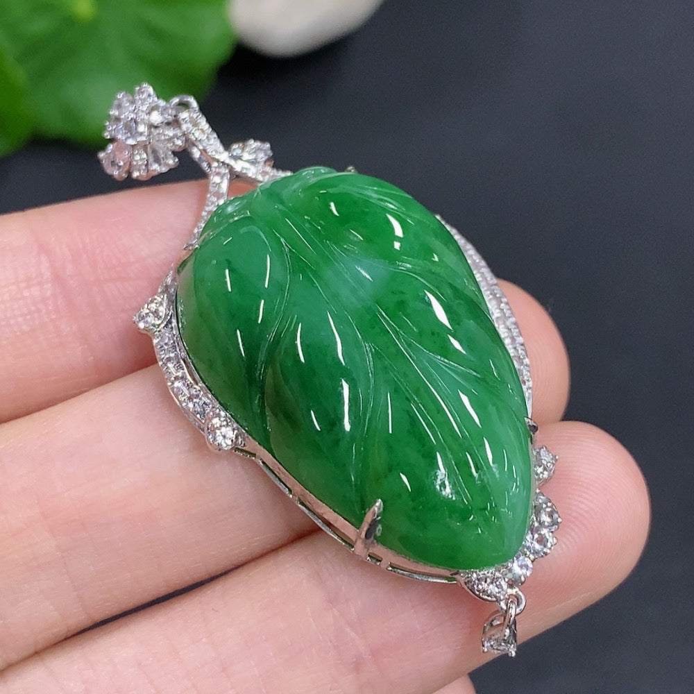 Jadeite Leaf Pendant 18k Gold Non-Diamond