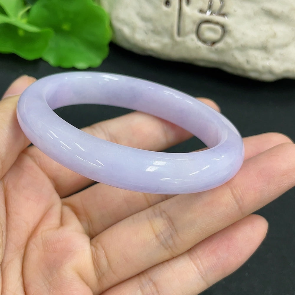 Jadeite Concubine Bracelet featuring smooth, polished green jade stones strung together on a delicate bracelet.