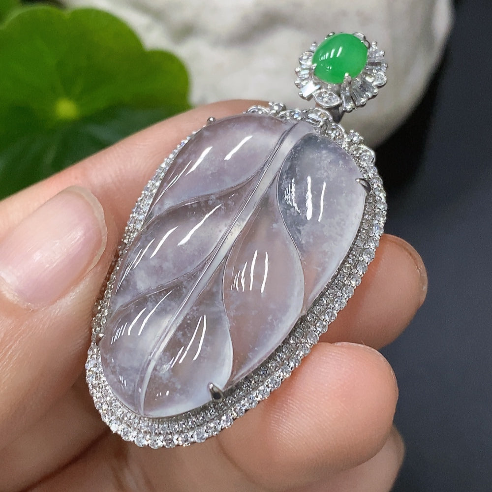 Jadeite Leaf Pendant with 18K Gold Inlay, Approximately 8.1g