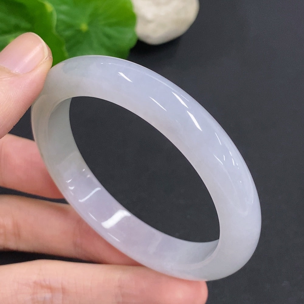HKHQ jadeite round bangle in size 52.2 with a weight of 40.24g, showcasing a smooth, polished green jadeite bracelet.