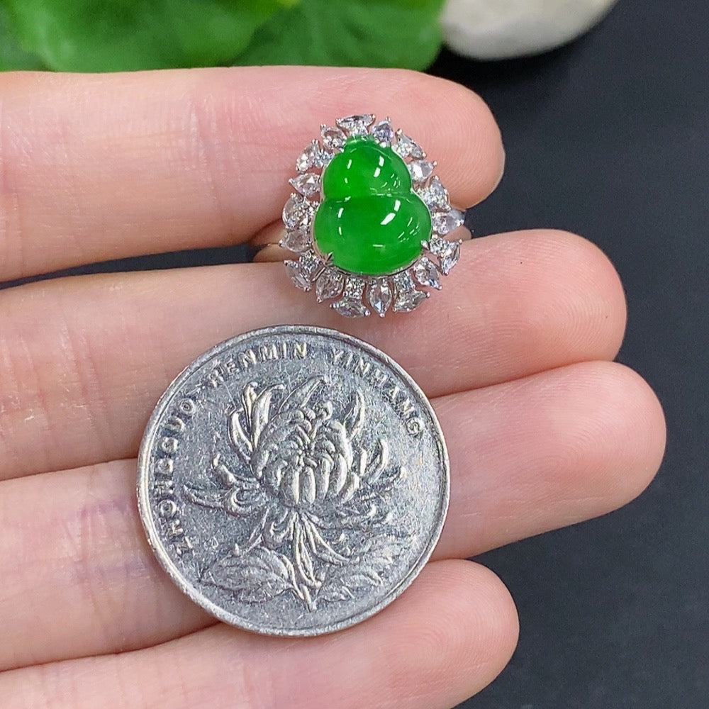 18K gold ring with jadeite gourd inlay and diamond accents, elegant jewelry piece from HKHQ.