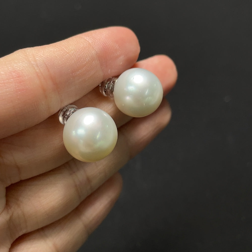 Saltwater pearl earrings with 18K gold hooks, featuring lustrous pearls and delicate craftsmanship.