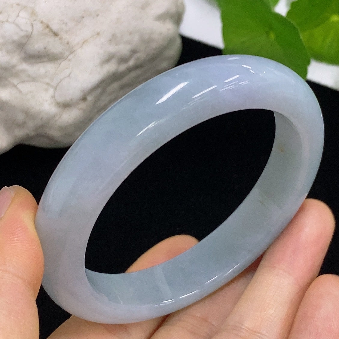 HKHQ jadeite round bangle in size 56.7, weighing 61.15g, featuring smooth, polished jadeite with a classic circular design.