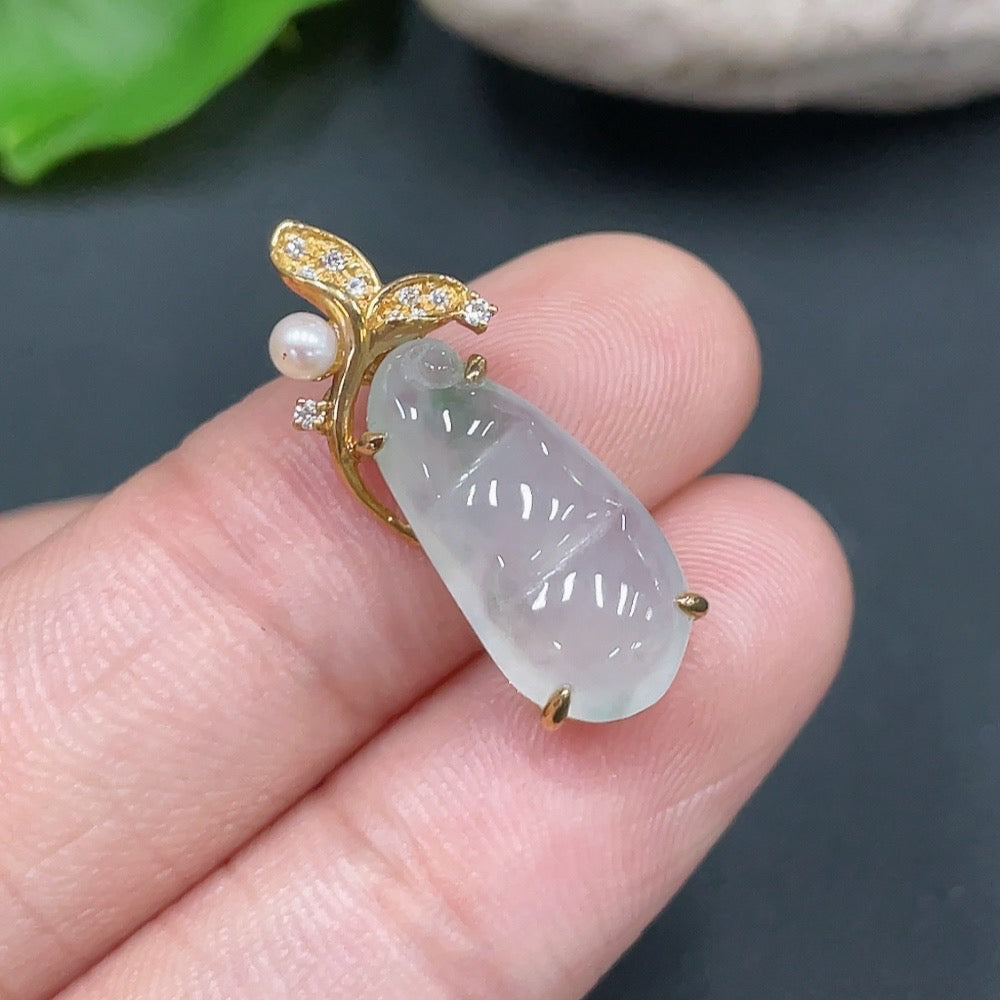 Jadeite Lucky Bean Pendant with 18K Gold Setting, Total Weight Approx. 1.96g, Non-Grade A Accompanying Beads