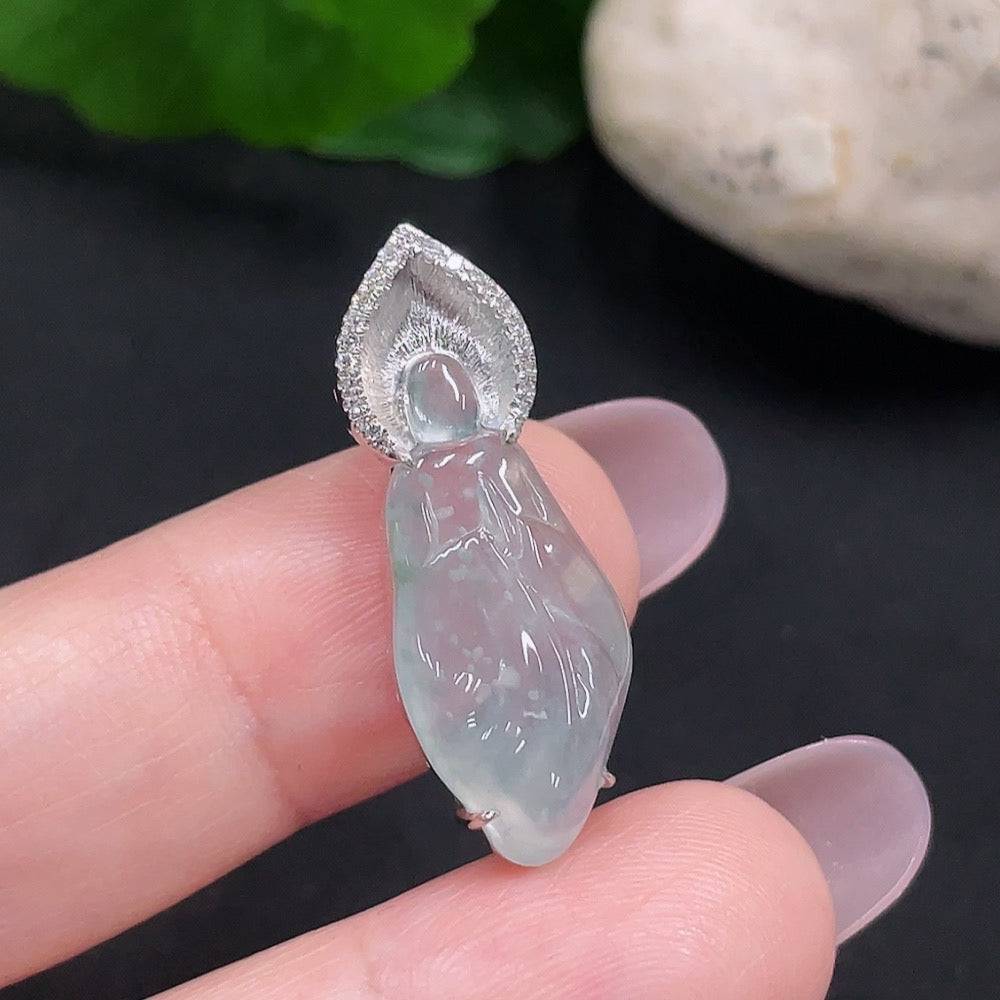 Jadeite inlaid pendant with diamond accents in 18K gold from HUILIU HQ, featuring a smooth jade surface and elegant design.