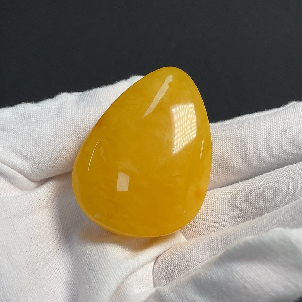 Amber Beeswax Pendant, Total Weight Approx. 19.14g