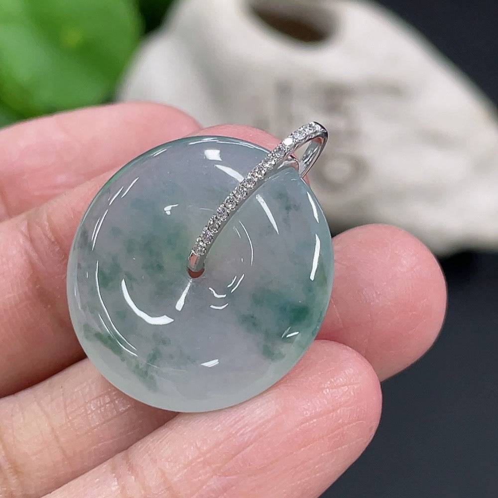 HUILIU HQ jadeite pendant with peace buckle design, 18k gold and diamond accents, weighs approximately 5.94 grams.