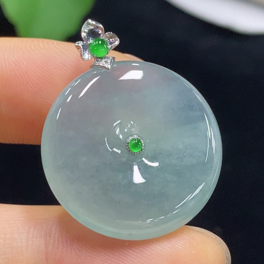 Jadeite Pendant Peace Knot 18k with Diamond Accent Total Weight Approx. 7.05g