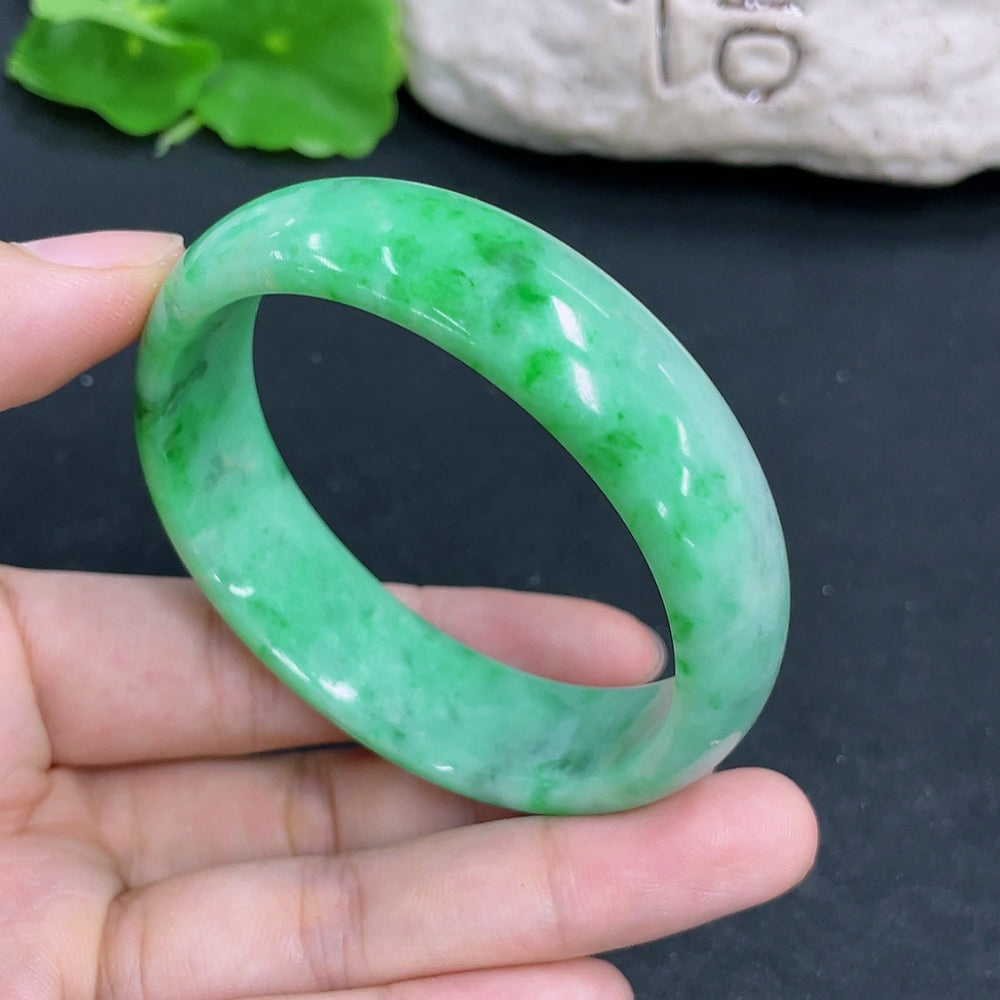 HKHQ Jadeite Concubine Bracelet, 54.1/48.8 size, weighing approx. 49.57g, featuring smooth green jadeite beads.
