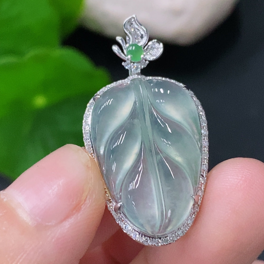 Jadeite Leaf Pendant with 18K Gold and Diamond Accent, Total Weight Approx. 3.39g