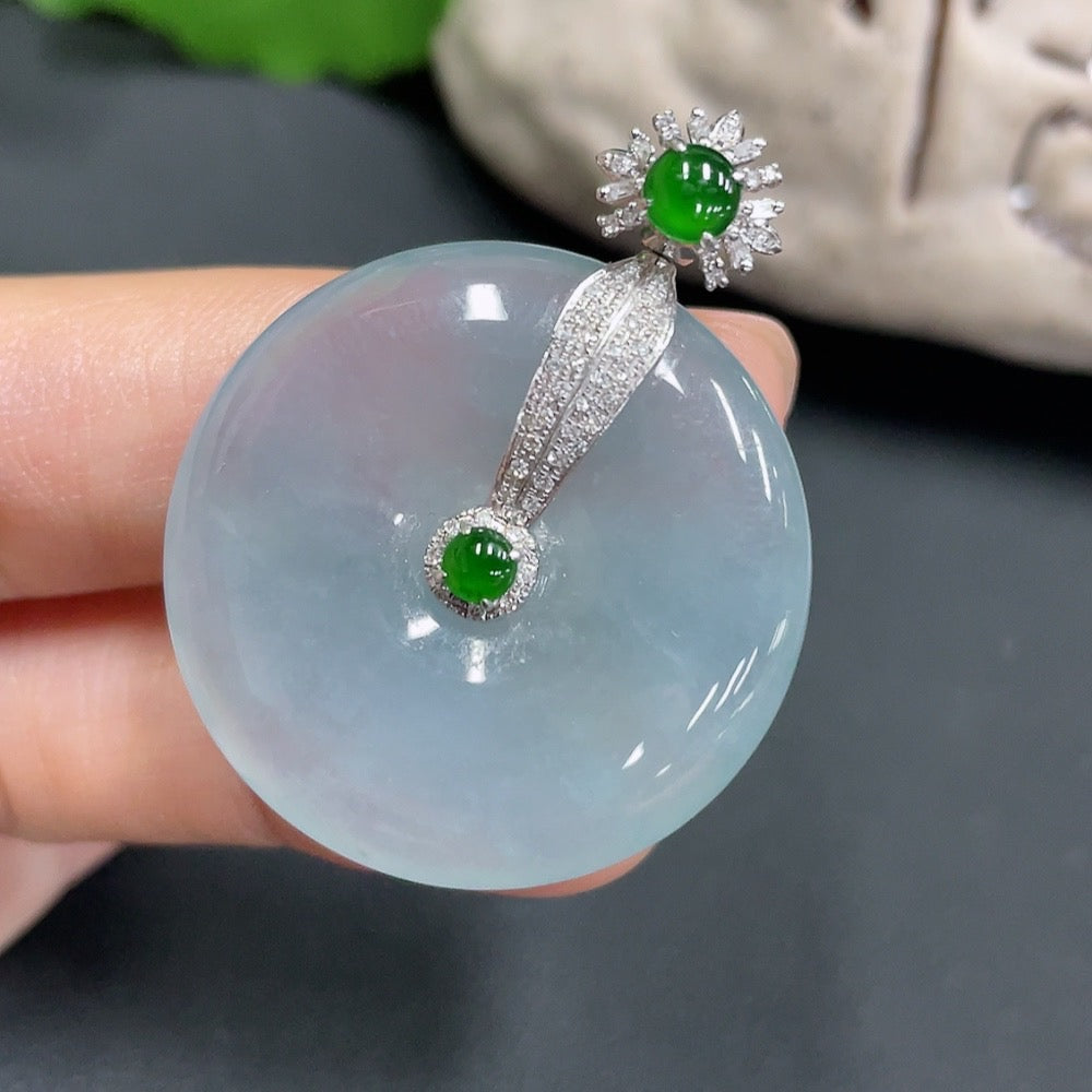 Jadeite Pendant Peace Buckle 18k