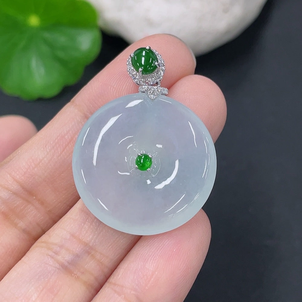 Jadeite Pendant Peace Knot with 18K Gold and Diamond Accents, Total Weight Approximately 6.3g