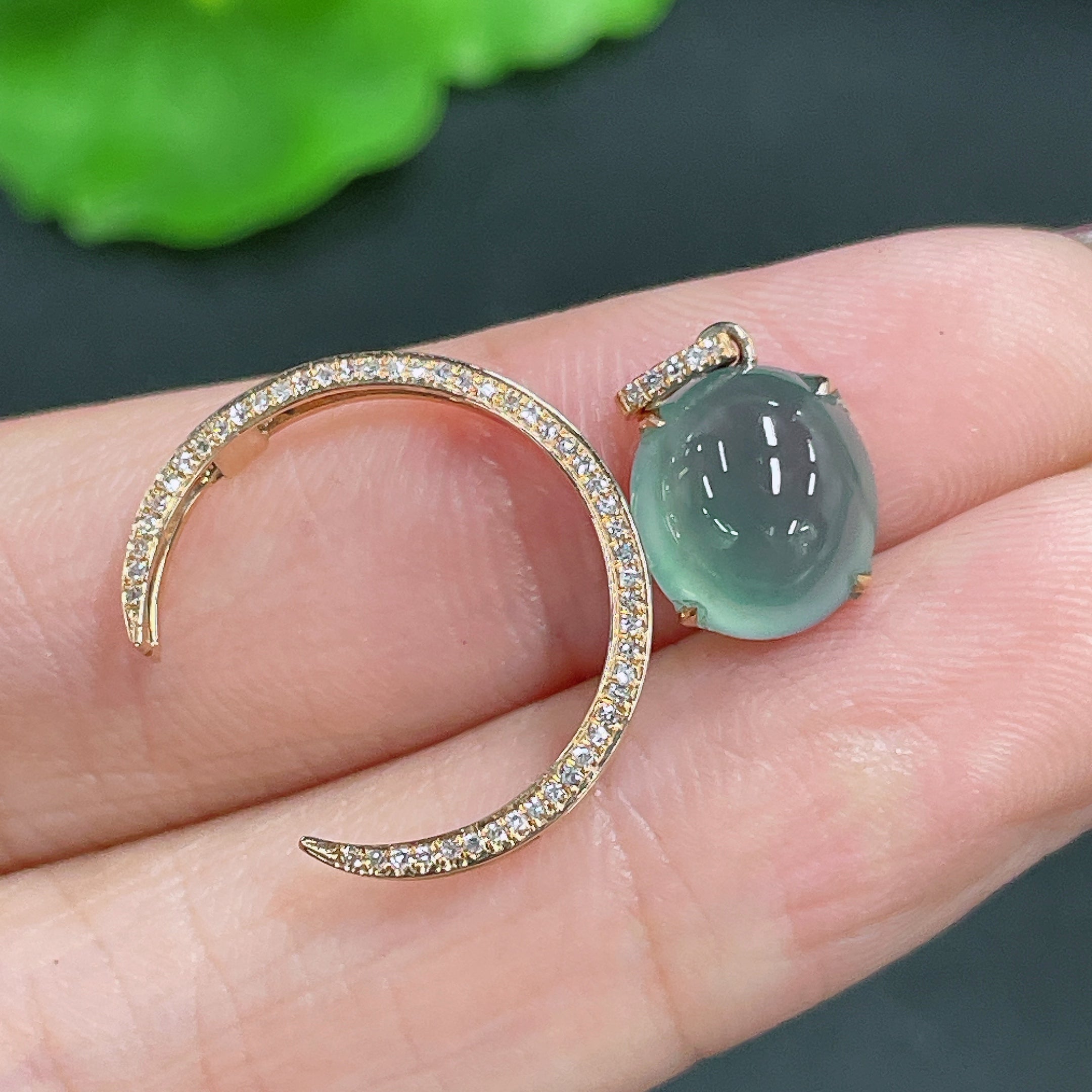 Jadeite Pendant 18k Gold Set with Diamonds (Dual-purpose Ring) Total Weight Approx. 1.82g