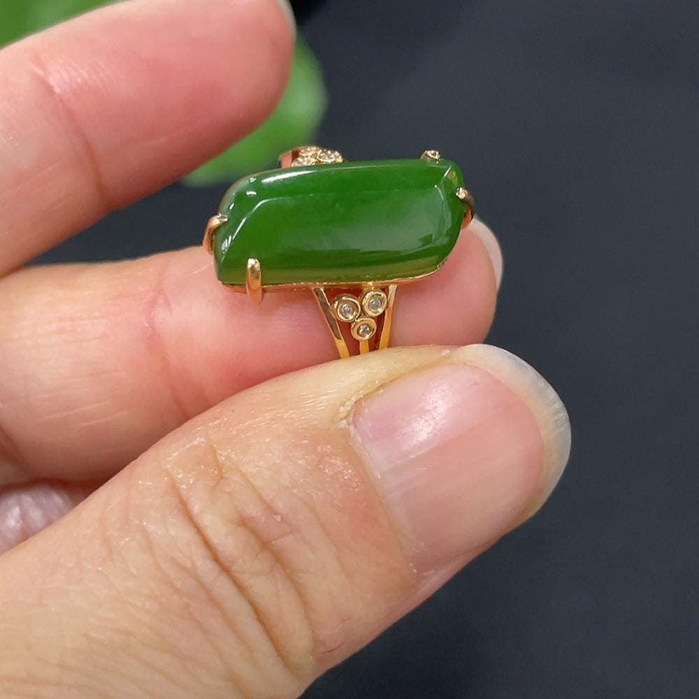Huiliu Hetian jade jasper inlaid ring with diamond accents, showcasing intricate craftsmanship and natural green and brown hues.