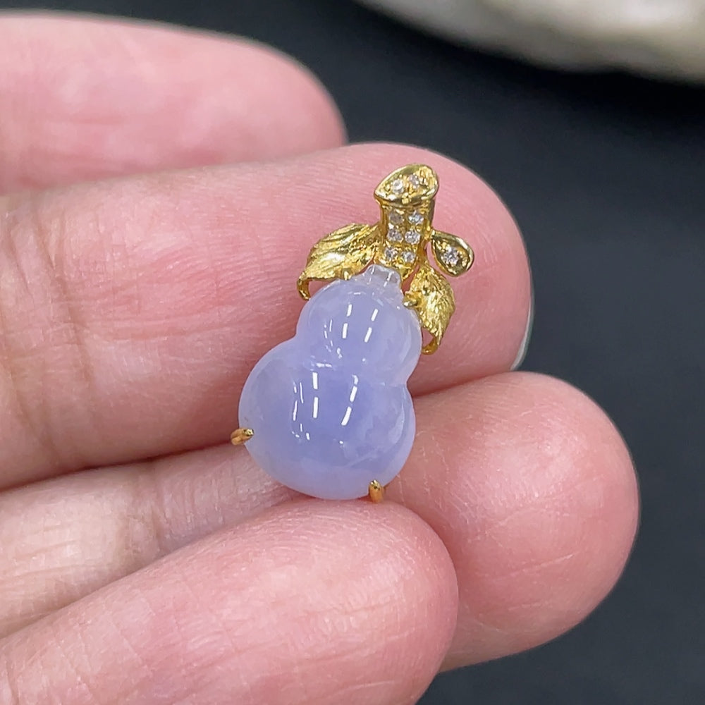 Jadeite Gourd Inlaid Pendant 18K Gold Inlaid with Diamonds