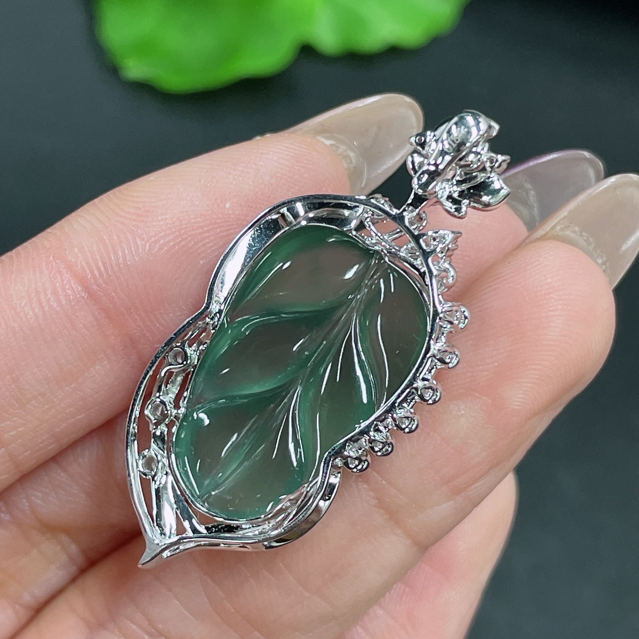 Jadeite Pendant Leaf 18k Gold Inlaid with Diamond Colorless Total Weight Approx. 6.7g