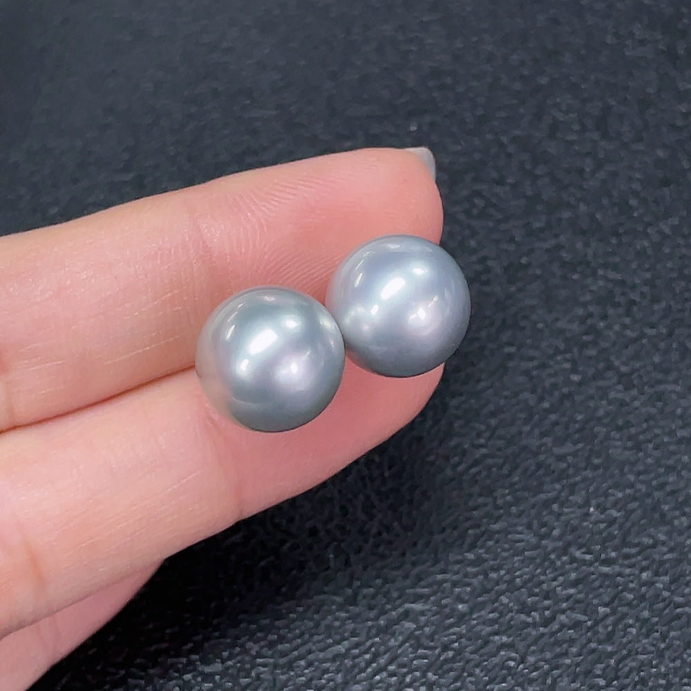 Seawater Pearl Earrings 18K Gold Color Origin Undetermined Size About 11.2mm