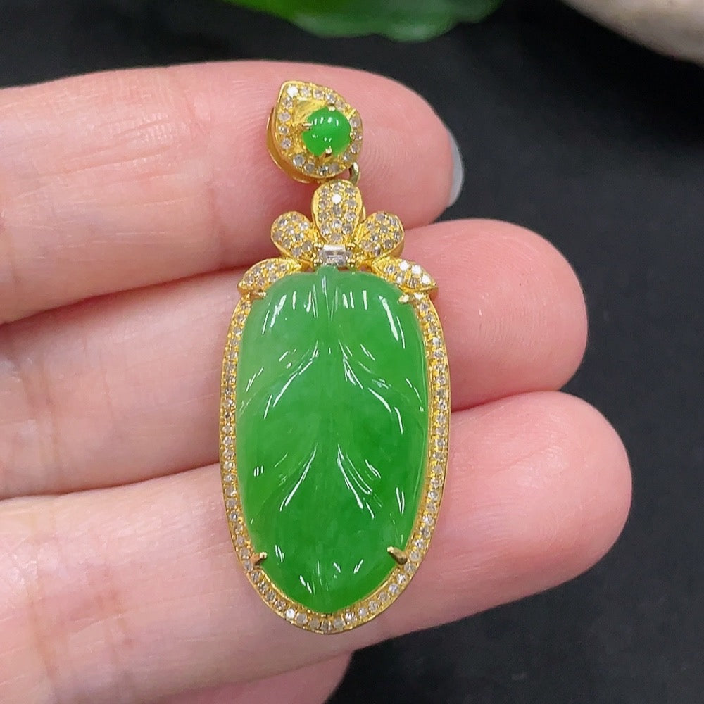 Jadeite Leaf Inlay Pendant 18K Gold Total Weight Approx. 6g (with Diamond Accents)