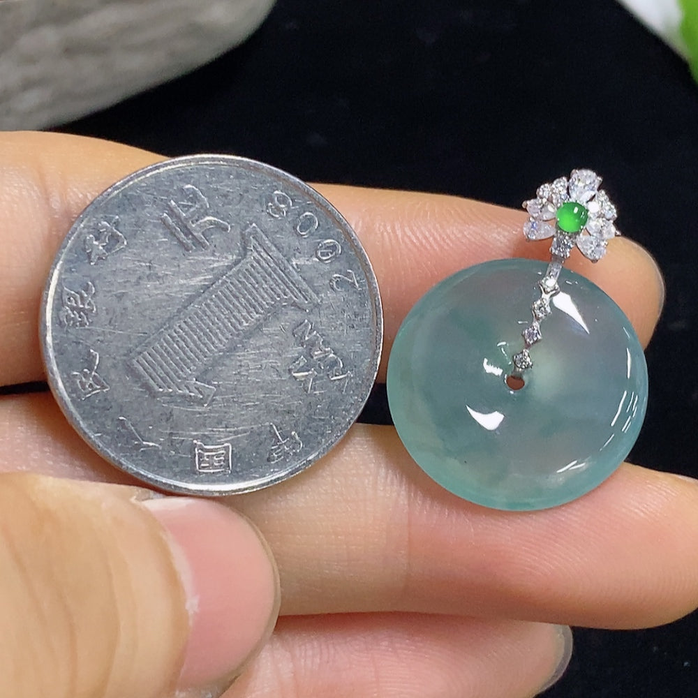 HKHQ Jadeite Pendant Safety Buckle necklace featuring an 18K non-diamond clasp with a smooth jadeite pendant.