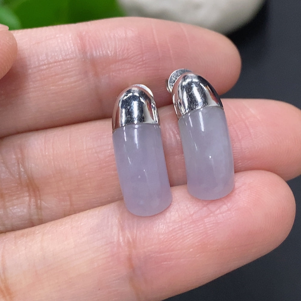 Jadeite ear studs with 18K gold mounting, total weight approximately 4.2g