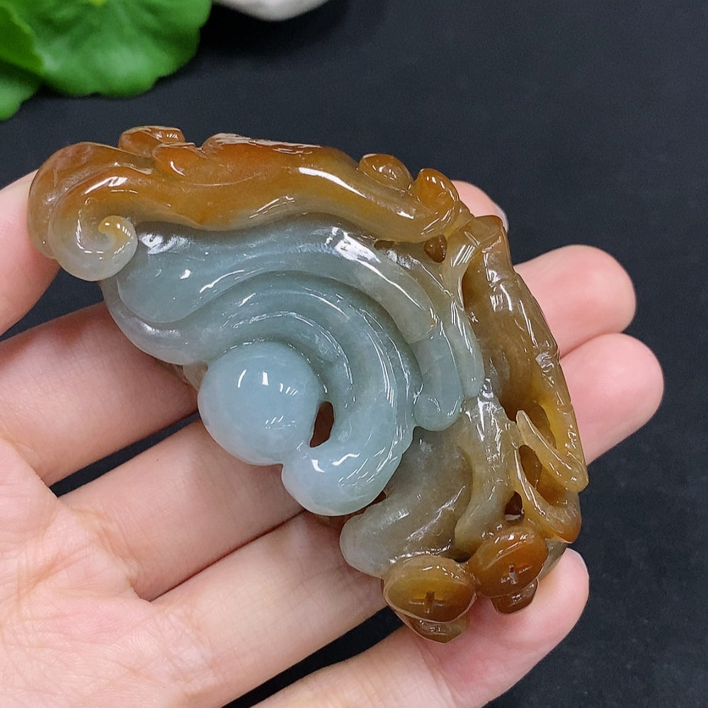 Jadeite crab pendant Total weight approx. 75g (color origin undetermined)