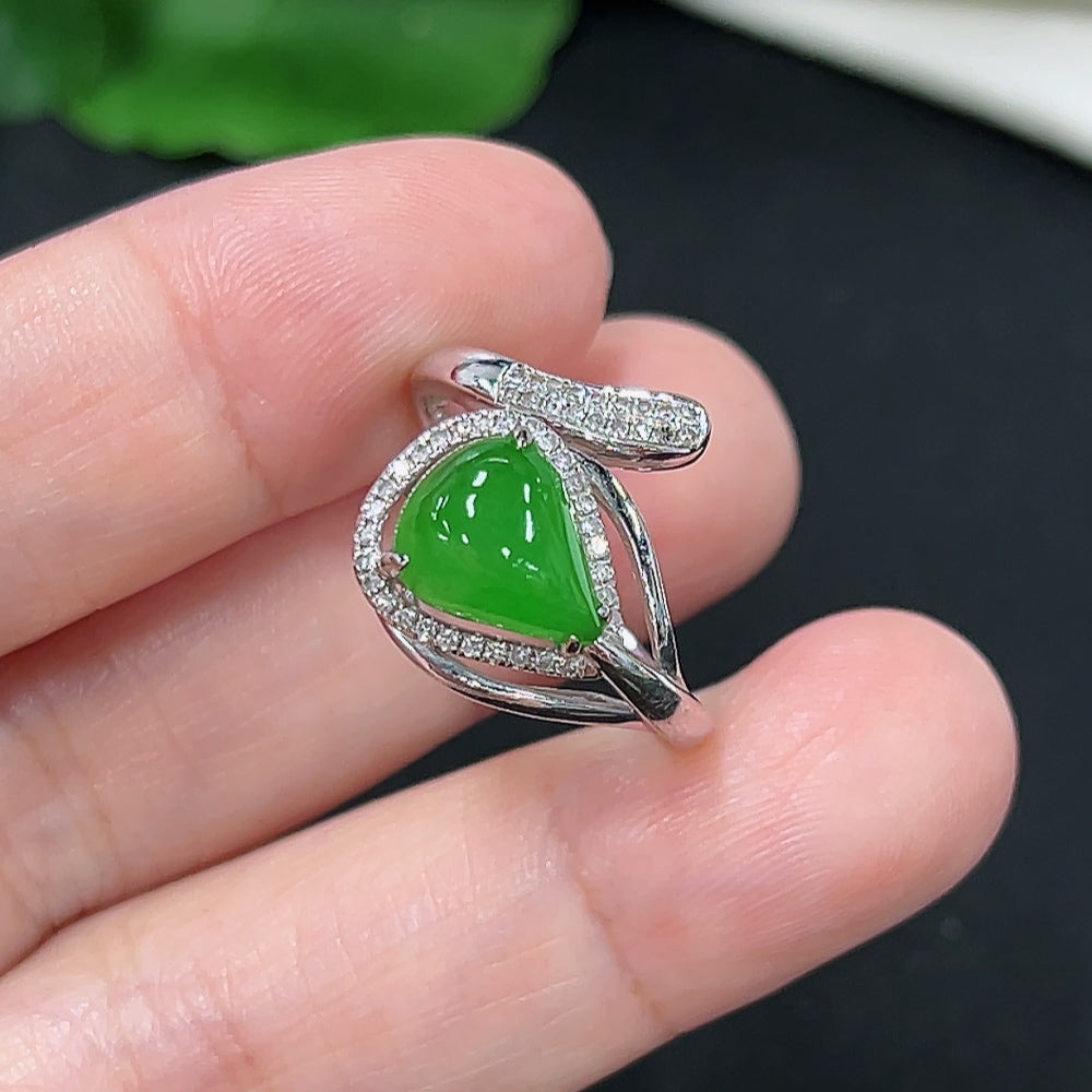 Jadeite inlaid ring18K gold (with diamond accents)