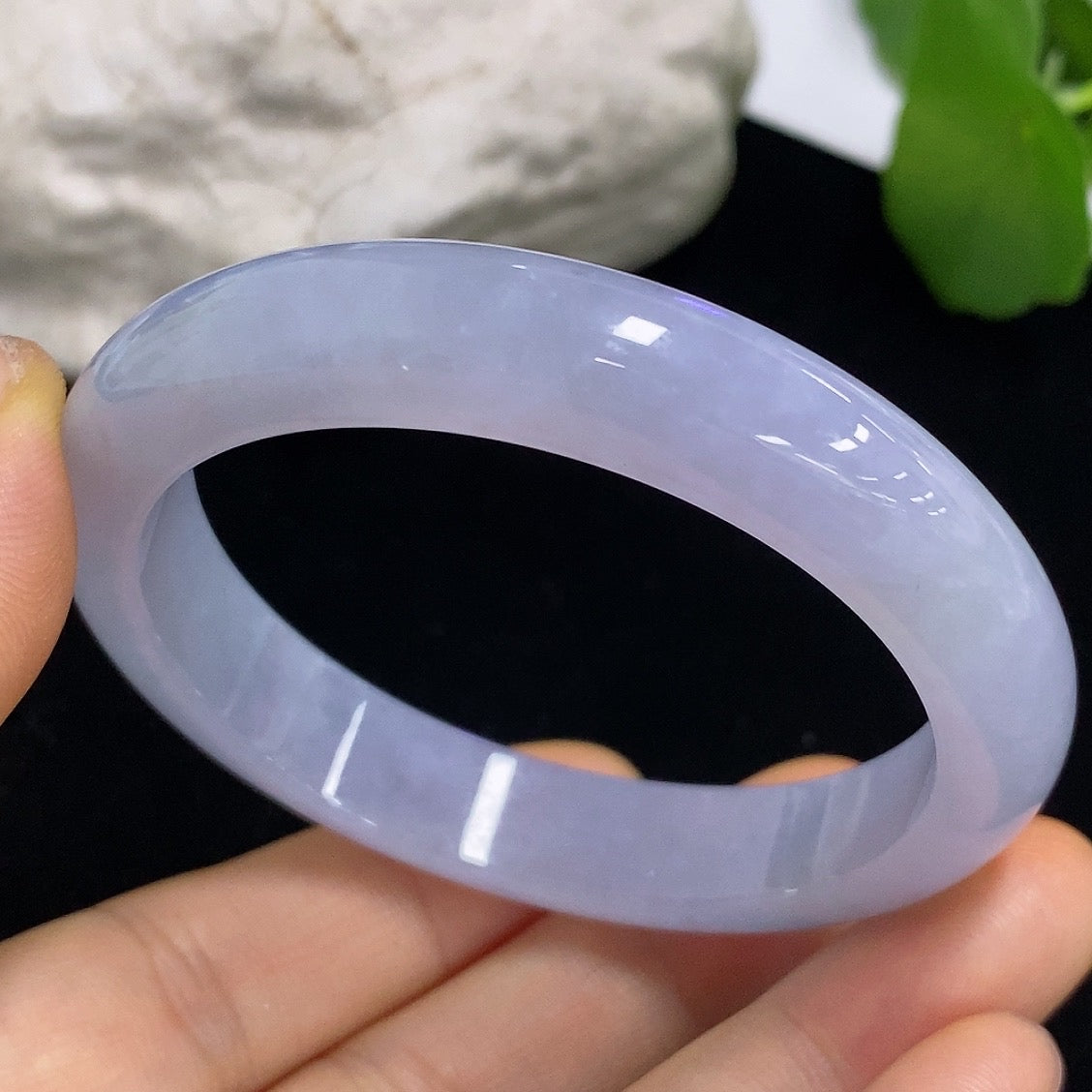 HKHQ jadeite round bangle in size 52.4 with a weight of 41.97g, showcasing smooth, polished green jadeite bracelet design.